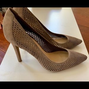 Size 8 Tan Vince Camuto Heels